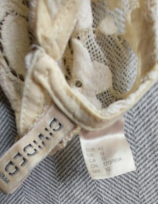 Mono corto encaje beige