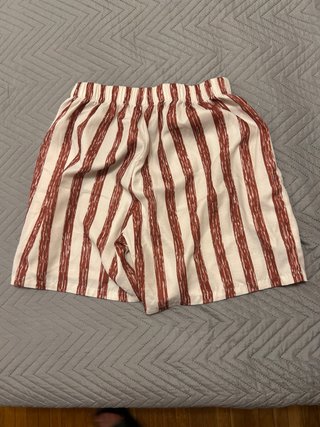 Pantalones cortos a rayas rojos y blancos