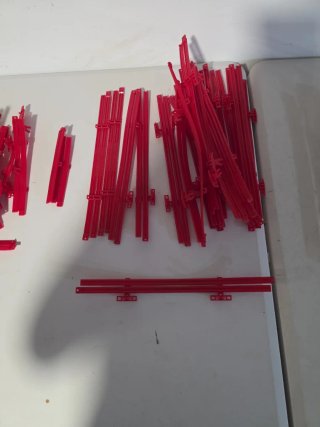 22 vallas rojas Scalextric gris.