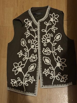 Chaleco bordado Primark Talla M