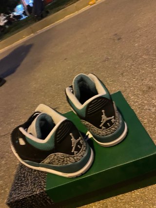 Jordan 3 Negro y Verde Militar