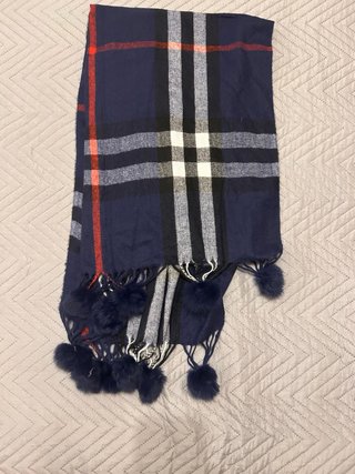 Bufanda cuadros azul y rojo con pompones