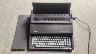 Máquina de escribir Olivetti ET personal 510-II
