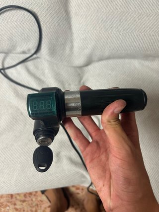 Acelerador de puño con llave