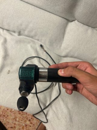 Acelerador de puño con llave