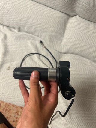 Acelerador de puño con llave