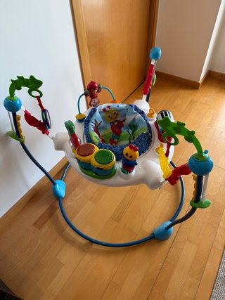 Saltador y centro de actividades infantil