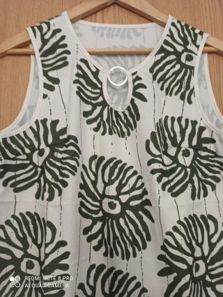 Vestido de verano blanco y verde