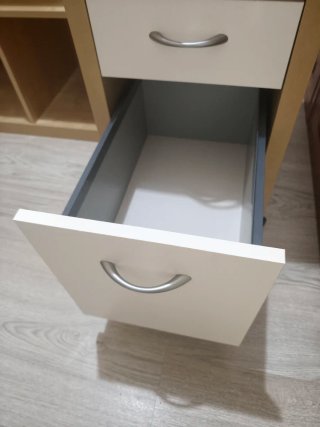 Estantería y cajonera de escritorio