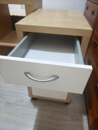Estantería y cajonera de escritorio
