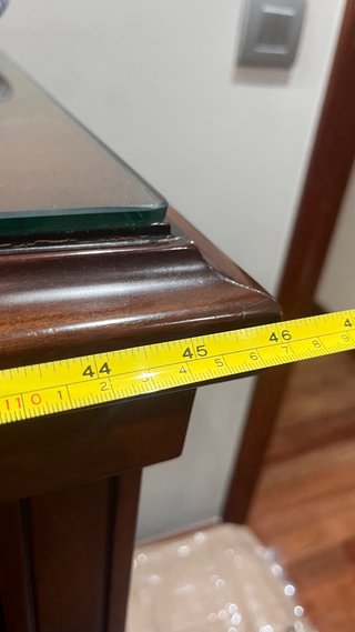 Cómoda de madera con cajones y puertas