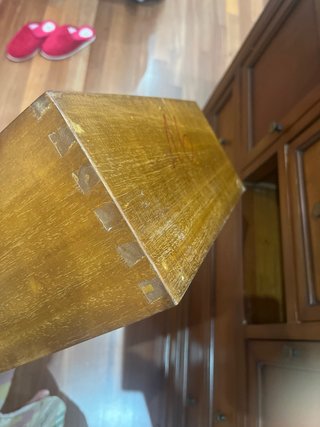 Cómoda de madera con cajones y puertas