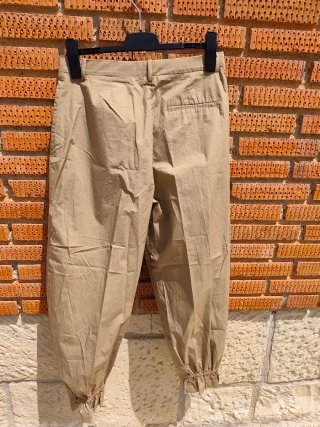 Pantalón pinzas Zara beige