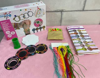 Kit per creare braccialetti dell'amicizia di Pioca Creative
