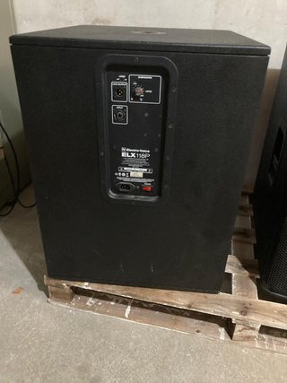 Sistema PA Ativo Electro-Voice ELX 112P/118P