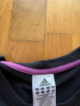 Camiseta Adidas Negra Logo Gráfico