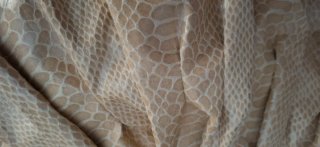 Bolso beige imitación serpiente flexible