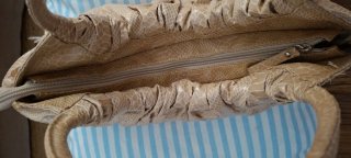 Bolso beige imitación serpiente flexible