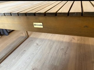 Mesa de exterior de madera