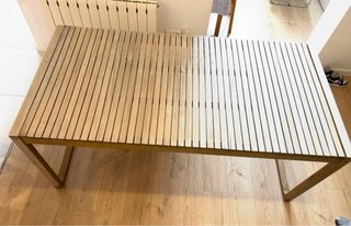 Mesa de exterior de madera