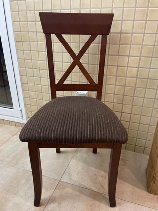 Sillas de comedor de madera y tela