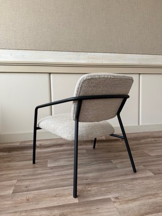 Sillón de diseño beige y negro