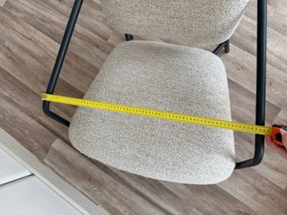 Sillón de diseño beige y negro