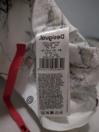 Camiseta Desigual Mapamundi con etiquetas