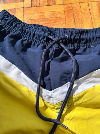 Pantalones cortos Fila amarillos y azules