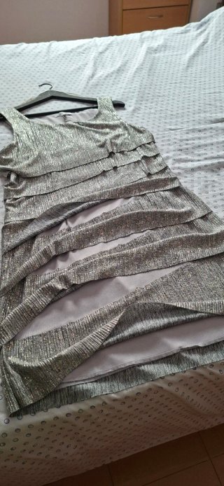 Vestido fiesta plateado con destellos dorados