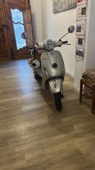 Vespa 125 Plata y Rosa