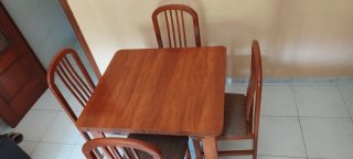 Mesa plegable con 4 sillas