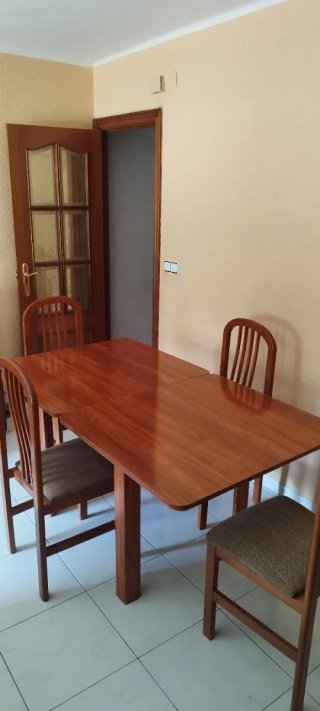 Mesa plegable con 4 sillas
