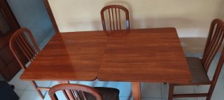 Mesa plegable con 4 sillas