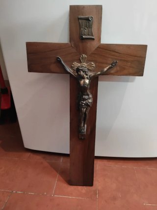 Cruz de Cristo de madera y metal