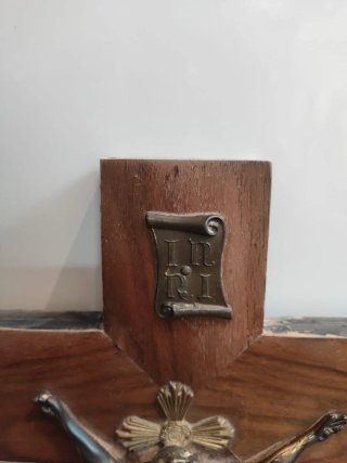 Cruz de Cristo de madera y metal