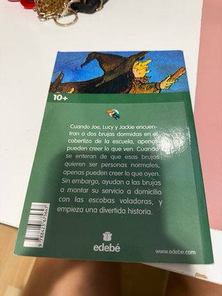 Libro “Escobas Voladoras” de Ann Jungman