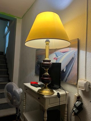 Lámpara de mesa madera y metal