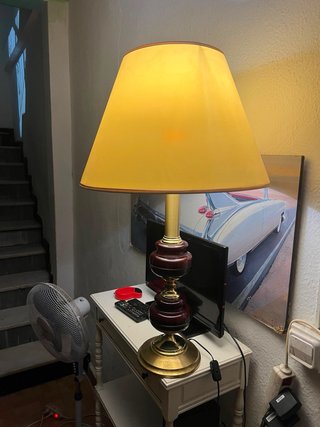 Lámpara de mesa madera y metal