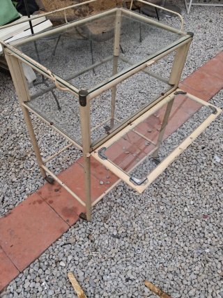 Mueble antiguo hierro y cristal