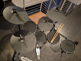 Alesis Nitro Mesh +plato extra batería electrónica