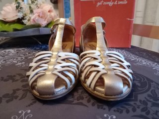 Sandalias Pikolinos Talla 38 Oro y Blanco