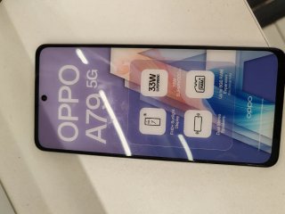Telefoni finti fedeli agli originali.