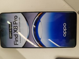 Telefoni finti fedeli agli originali.