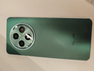Telefoni finti fedeli agli originali.