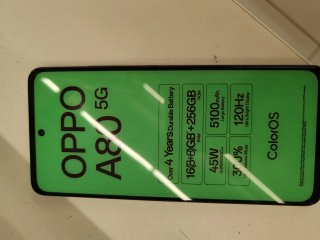 Telefoni finti fedeli agli originali.
