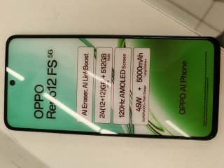 Telefoni finti fedeli agli originali.