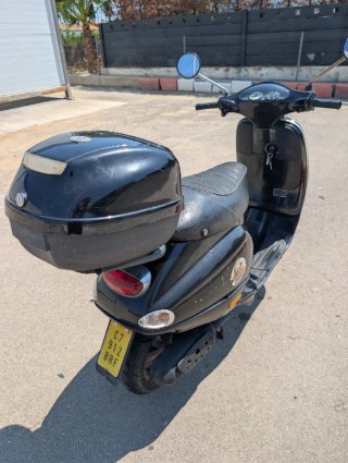 Vespa ET2 Negra