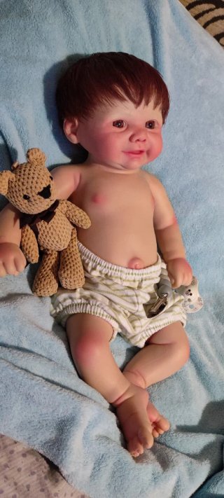 Tierno reborn silicona niño  con pelo caoba
