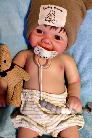Tierno reborn silicona niño  con pelo caoba